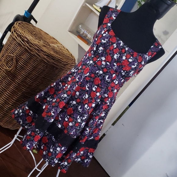 Hot Topic Dresses & Skirts - Hot Topic dress Skulls and roses